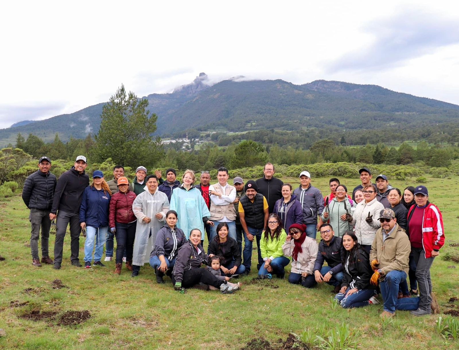 SS/Sesver participa en programa “Fabriquemos Agua Reforestando”
