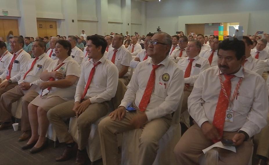 Sectur capacita a más de 400 taxistas región Xalapa