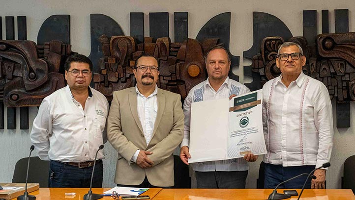 UV recibió Distintivo de Calidad Ambiental, de Profepa