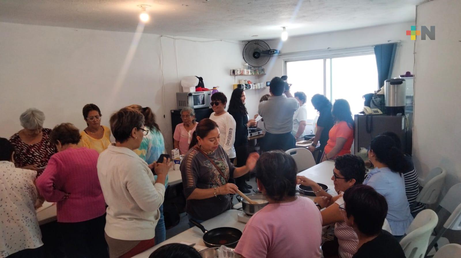 Taller de cocina de centro comunitario, una oportunidad para mejorar estilo de vida