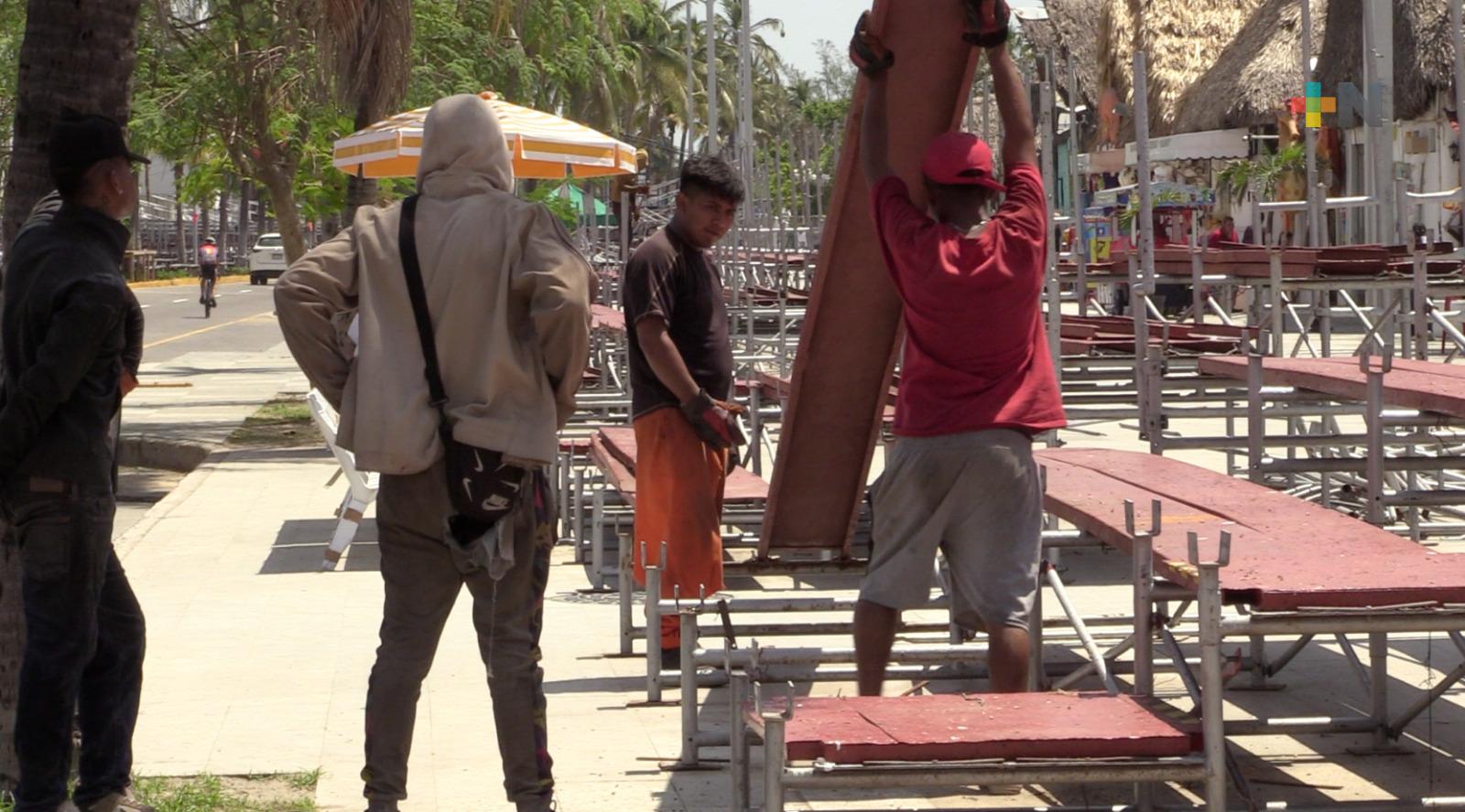 Inicia retiro de gradas utilizadas durante paseos del Carnaval de Veracruz