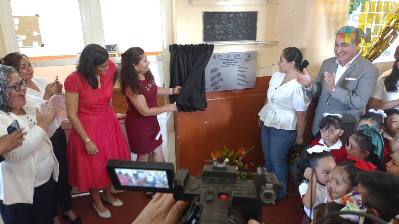 El jardín de niños “Enrique Pestalozzi” cumple 80 años, develan placa conmemorativa