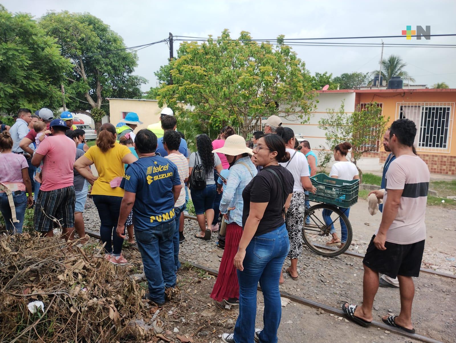 Ferrosur dialoga con vecinos invasores de El Tejar