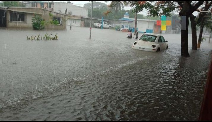 Inundadas calles y avenidas de zona conurbada Veracruz-Boca del Río