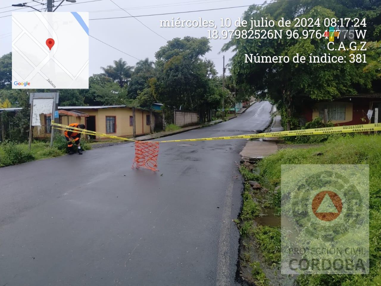 Trabaja ayuntamiento de Córdoba para despejar el camino Tecama Calería-Acayotla