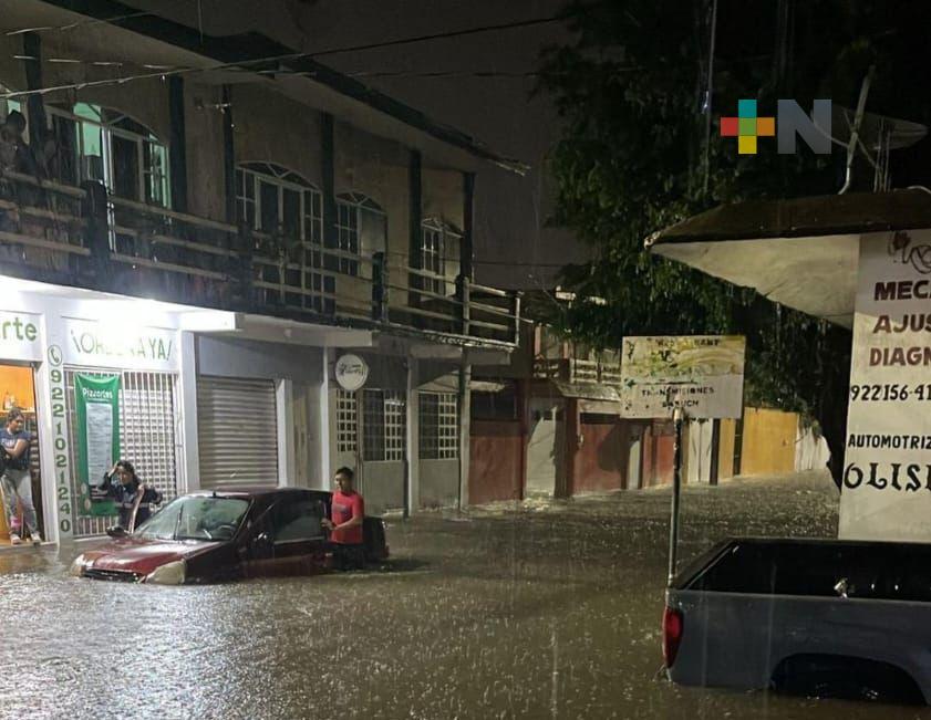 Colonias de Minatitlán se inundan por lluvias registradas en la madrugada