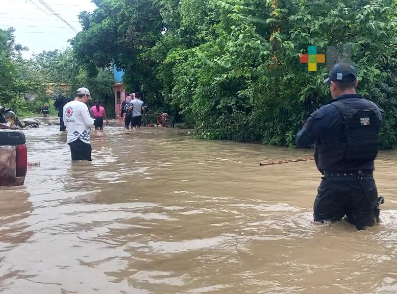 Fuerzas de gobierno coordinan evacuación en Poza Rica por desbordamiento del río Cazones