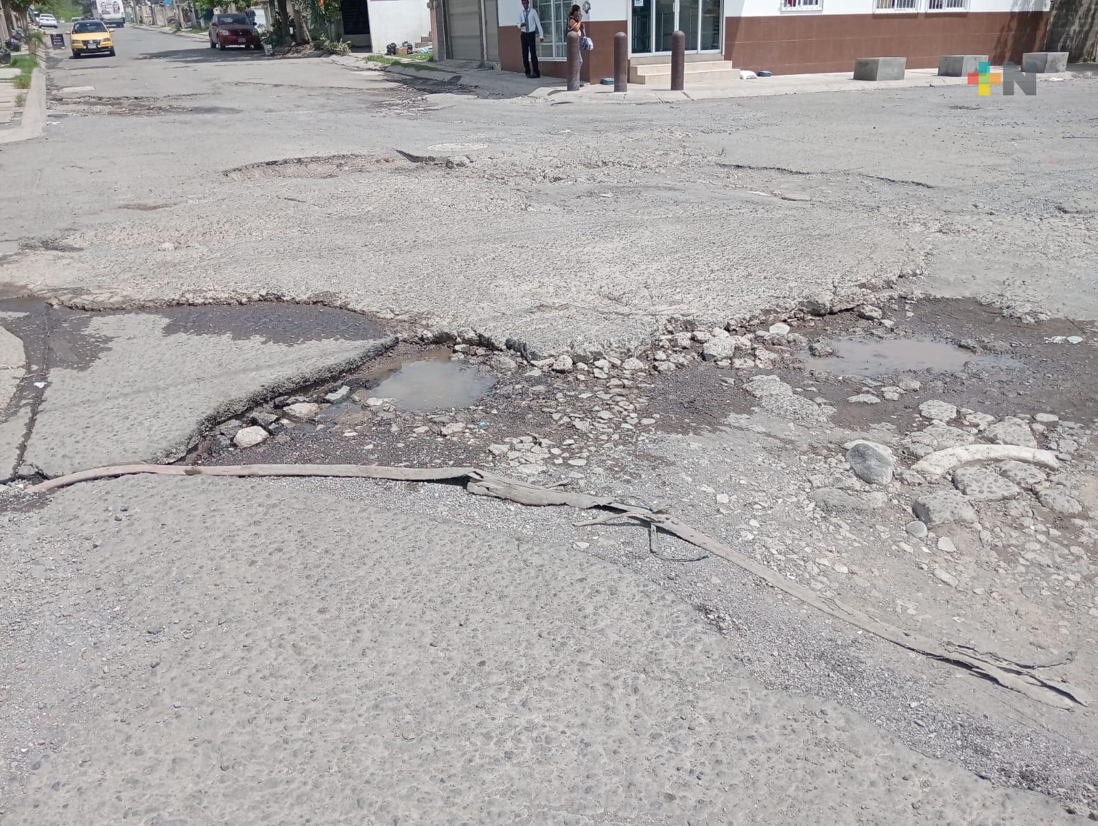 Más denuncias por condiciones de calles de Lomas de Río Medio 4