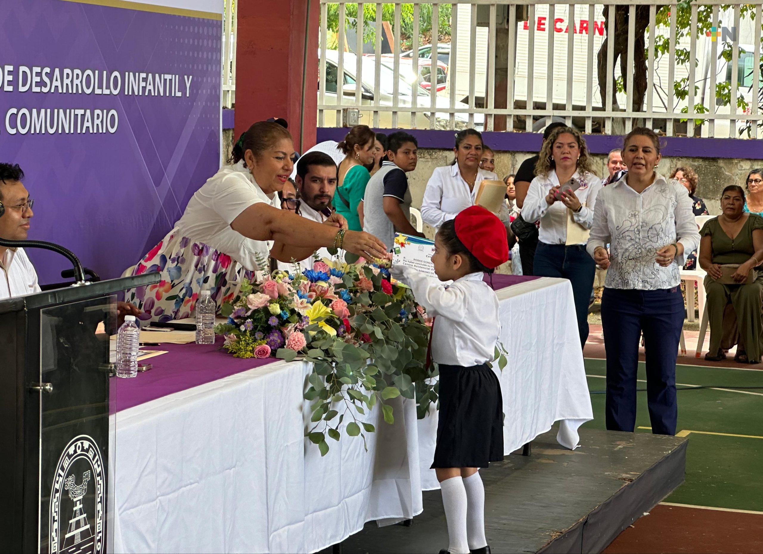Fin de ciclo escolar en centros de asistencia infantil de Coatza