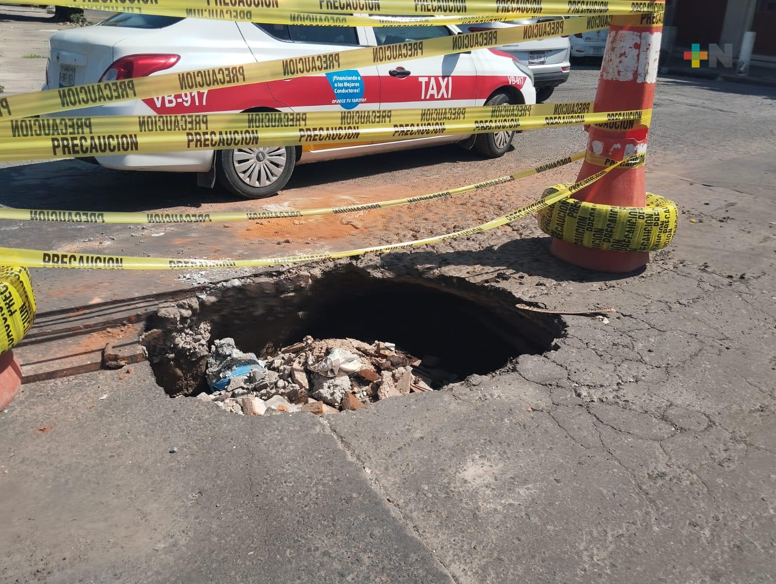 Siguen sin reparar hundimientos de calle Echeven en Veracruz puerto
