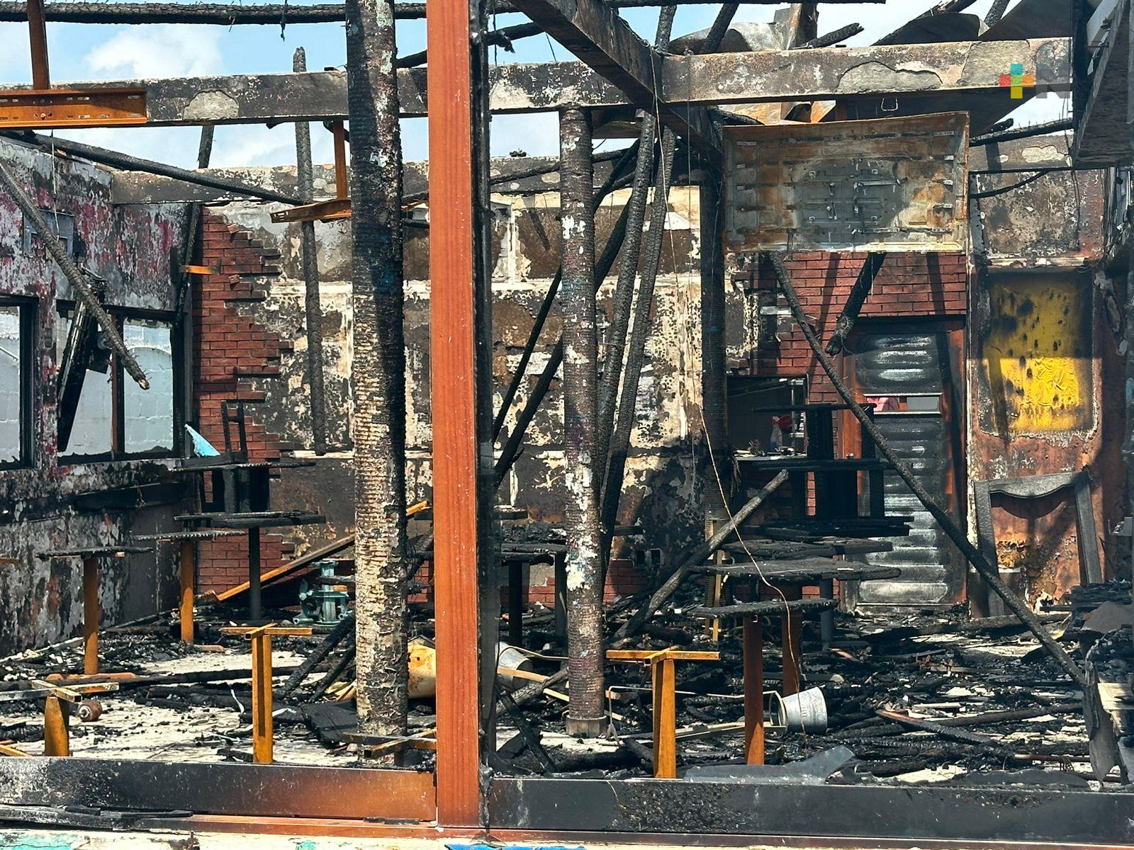 Se atenderán daños en restaurantes incendiados en Coatzacoalcos: AMLO
