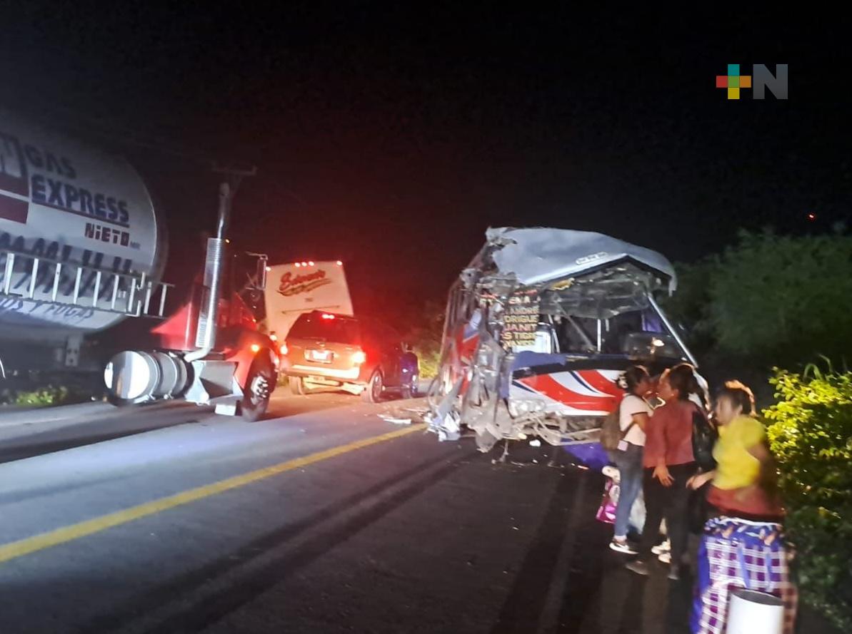 Fuerzas de tarea atienden aparatoso accidente vehicular en Alvarado: PC Estatal