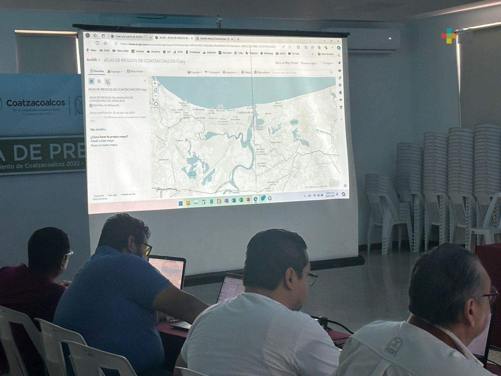 Capacitan a personal municipal en el uso del atlas de riesgo en Coatzacoalcos