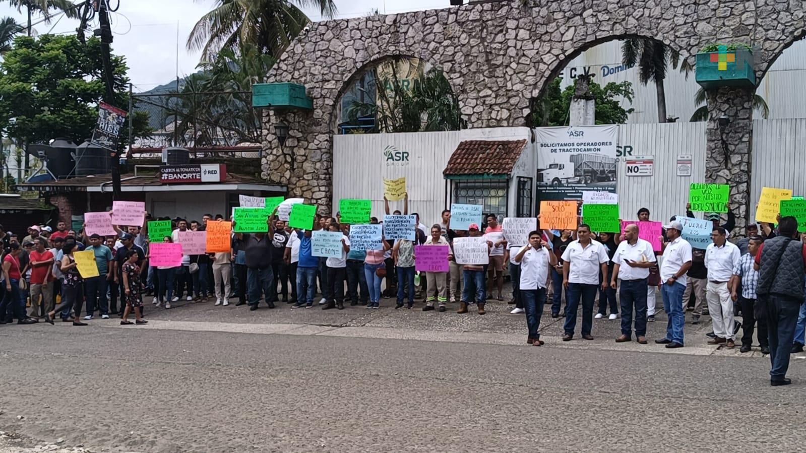 Obreros del sindicato del Ingenio San Nicolás realizan huelga por despido de su secretario