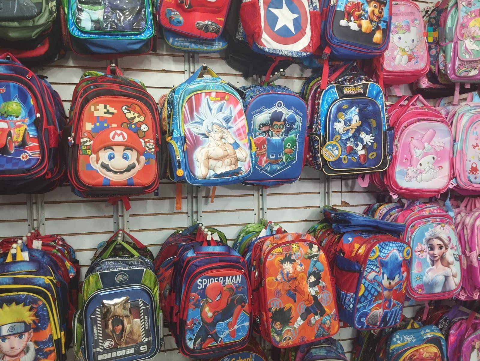 Esperan que ventas de mochilas aumente en mercado Hidalgo de Veracruz