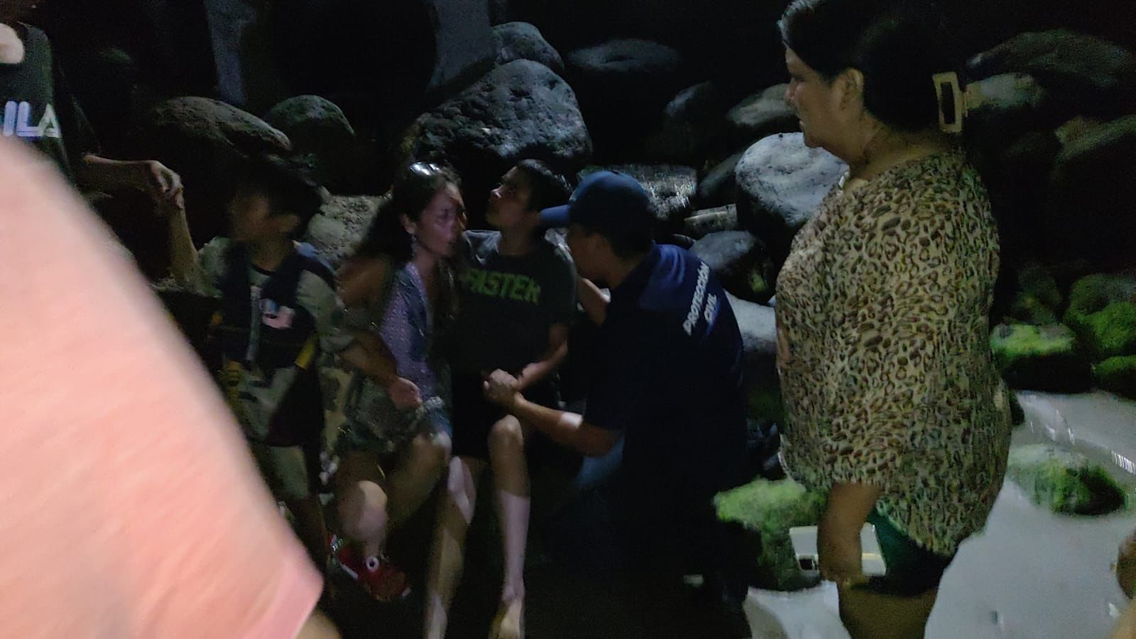Policía estatal rescata a infante arrastrado por el mar, en Boca del Río