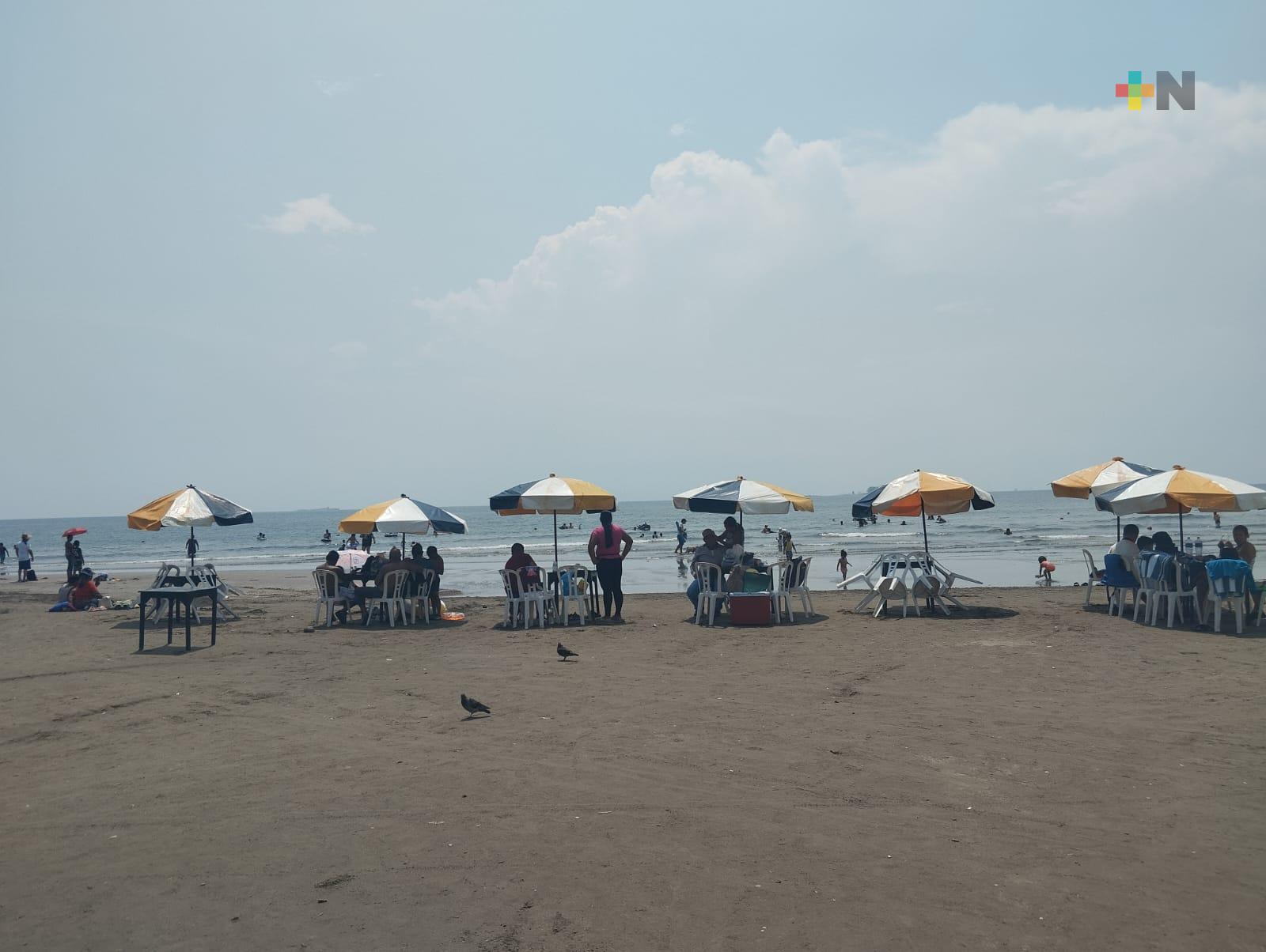 Familias de diferentes estados llegan a playa de Villa del Mar