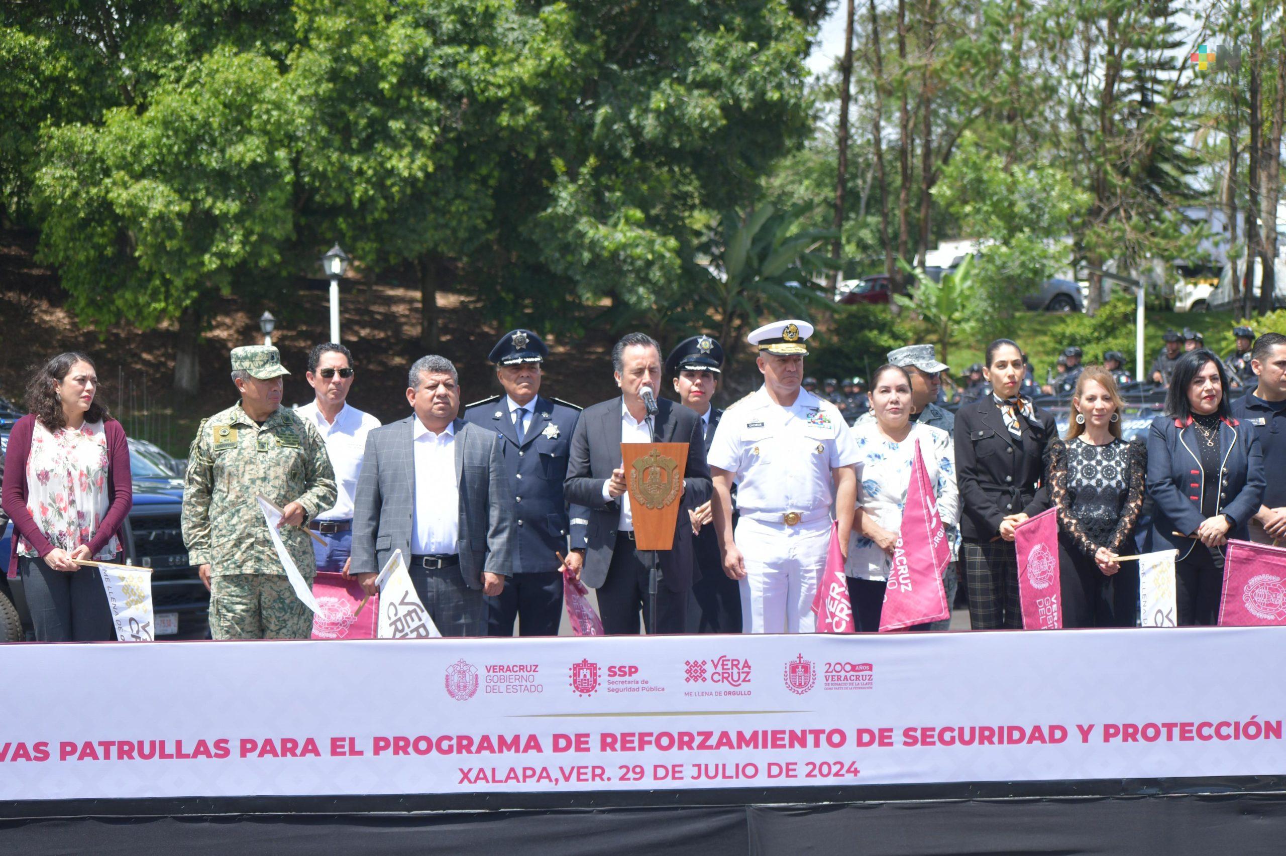 Fiscal general asiste a ceremonia de entrega de patrullas a la SSP