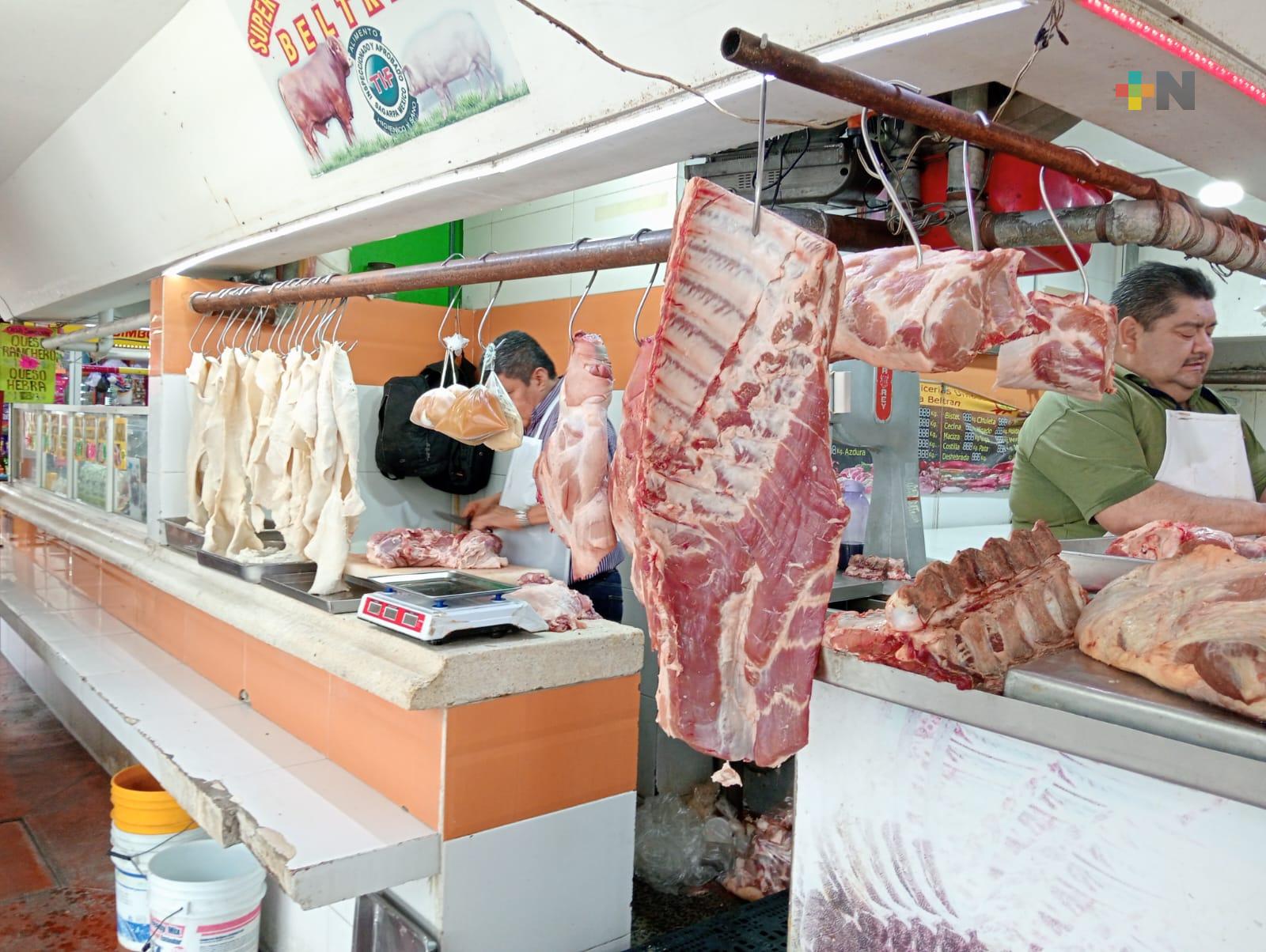 Bajan ventas en carnicerías del mercado Hidalgo