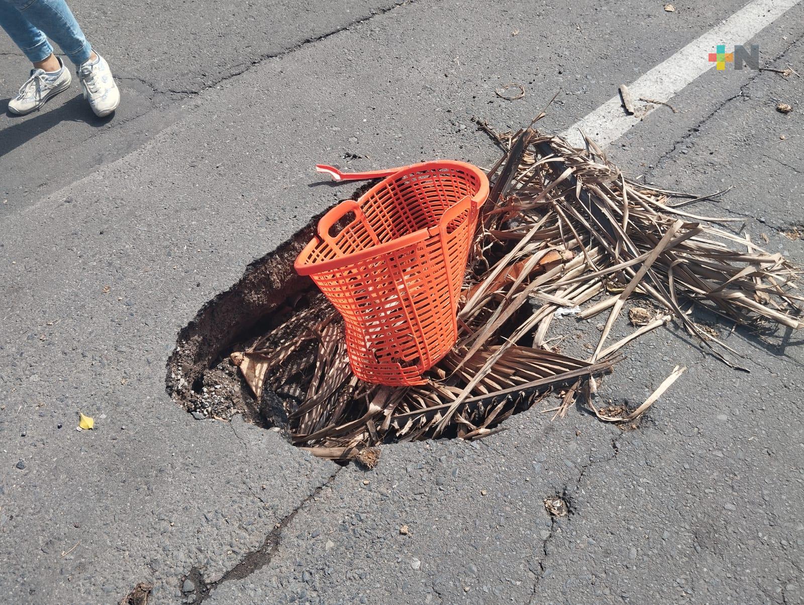Exigen se repare hundimiento en calle Francisco Javier Mina de Veracruz puerto