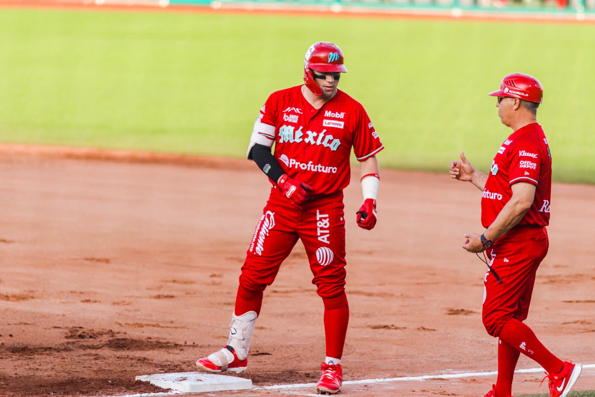 Diablos Rojos blanquearon a El Águila y amarraron la serie en el puerto