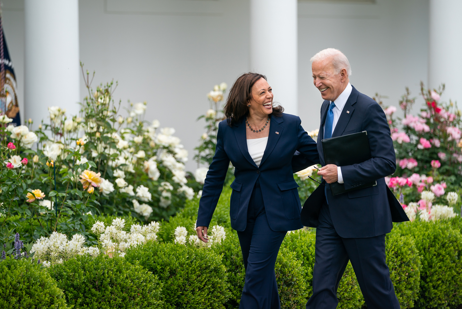 Biden se baja de contienda presidencial; respalda a Kamala Harris
