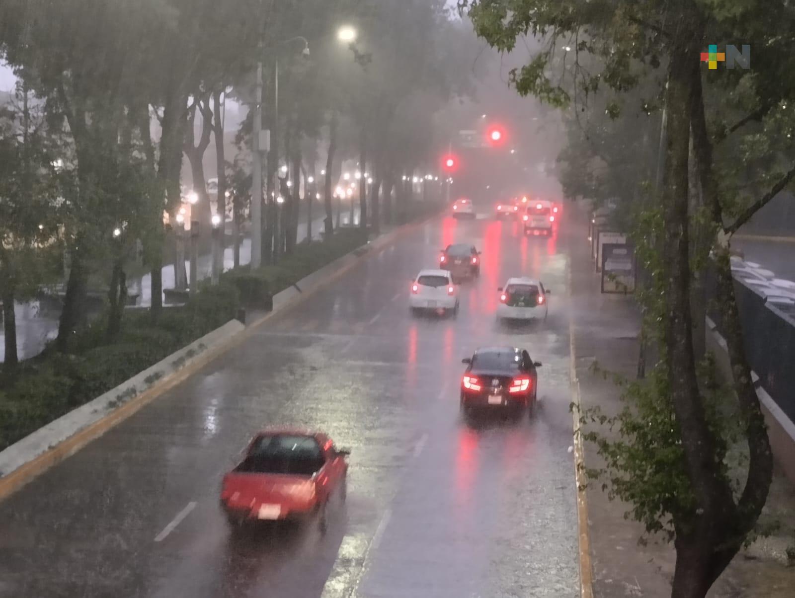 Nublados con lluvias y tormentas por frente frío en la entidad veracruzana; se espera norte prolongado