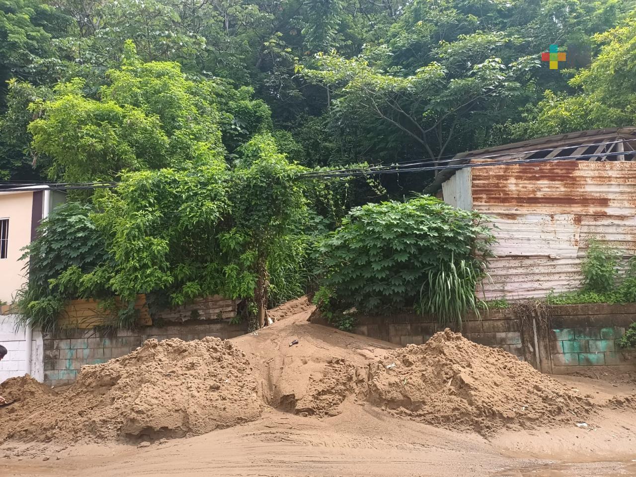 En Coatzacoalcos, vecinos temen que lluvias provoquen deslave de tierra