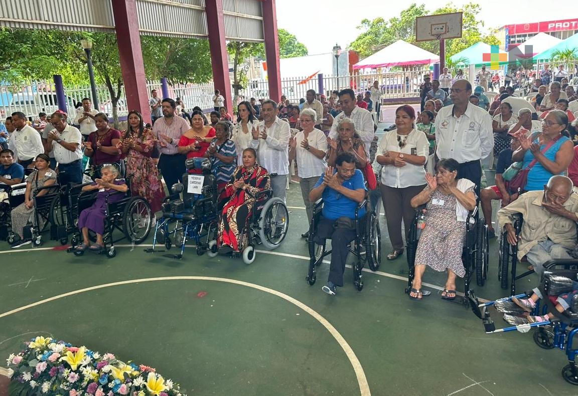 En Coatzacoalcos, más de mil personas reciben apoyos funcionales y de movilidad