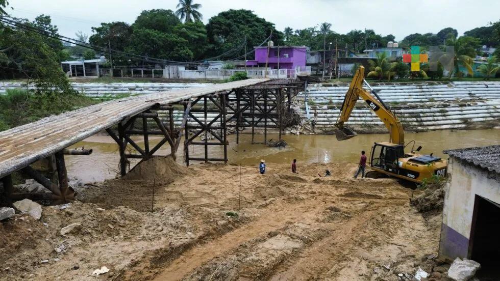 En semanas se concluirá puente «Manuel Delgado» en Agua Dulce