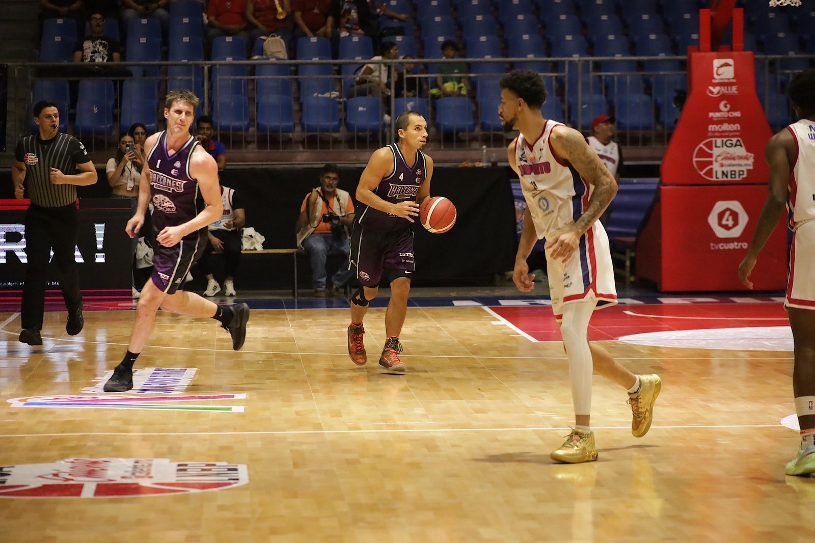 Halcones de Xalapa derrotan a los Freseros de Irapuato