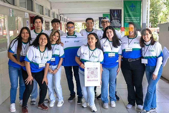 Estudiantes de nuevo ingreso se inscriben en la Universidad Veracruzana