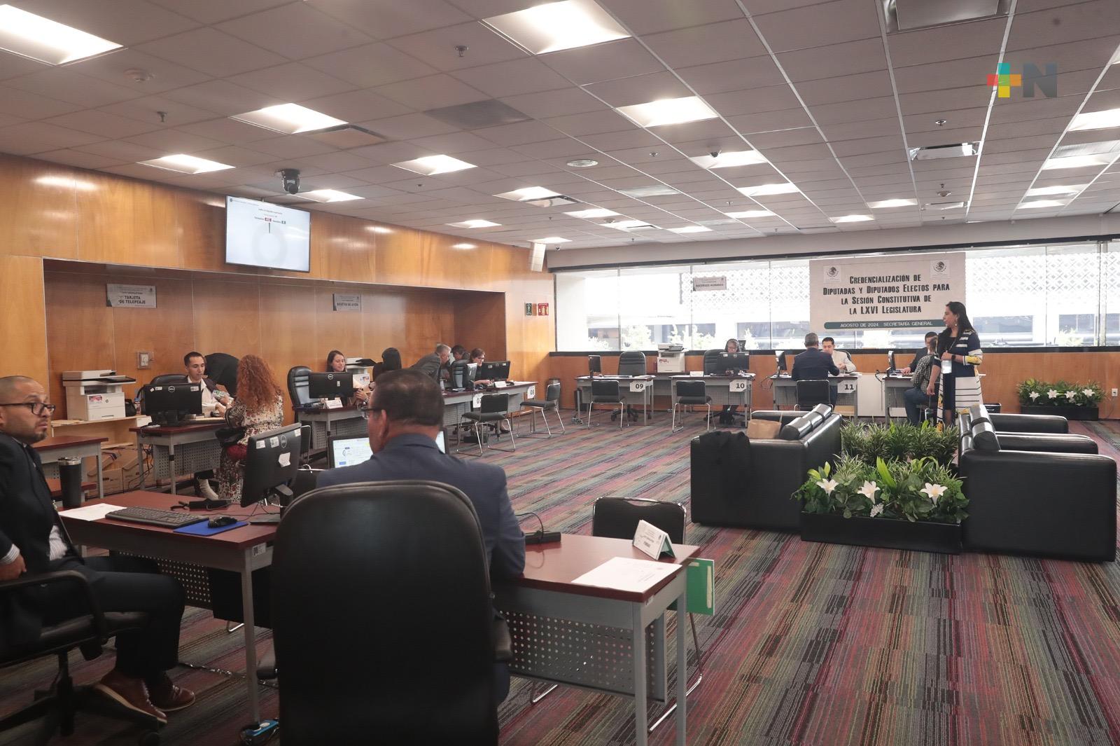 Un total de 192 legisladores electos han recibido su credencial de identificación en la Cámara de Diputados