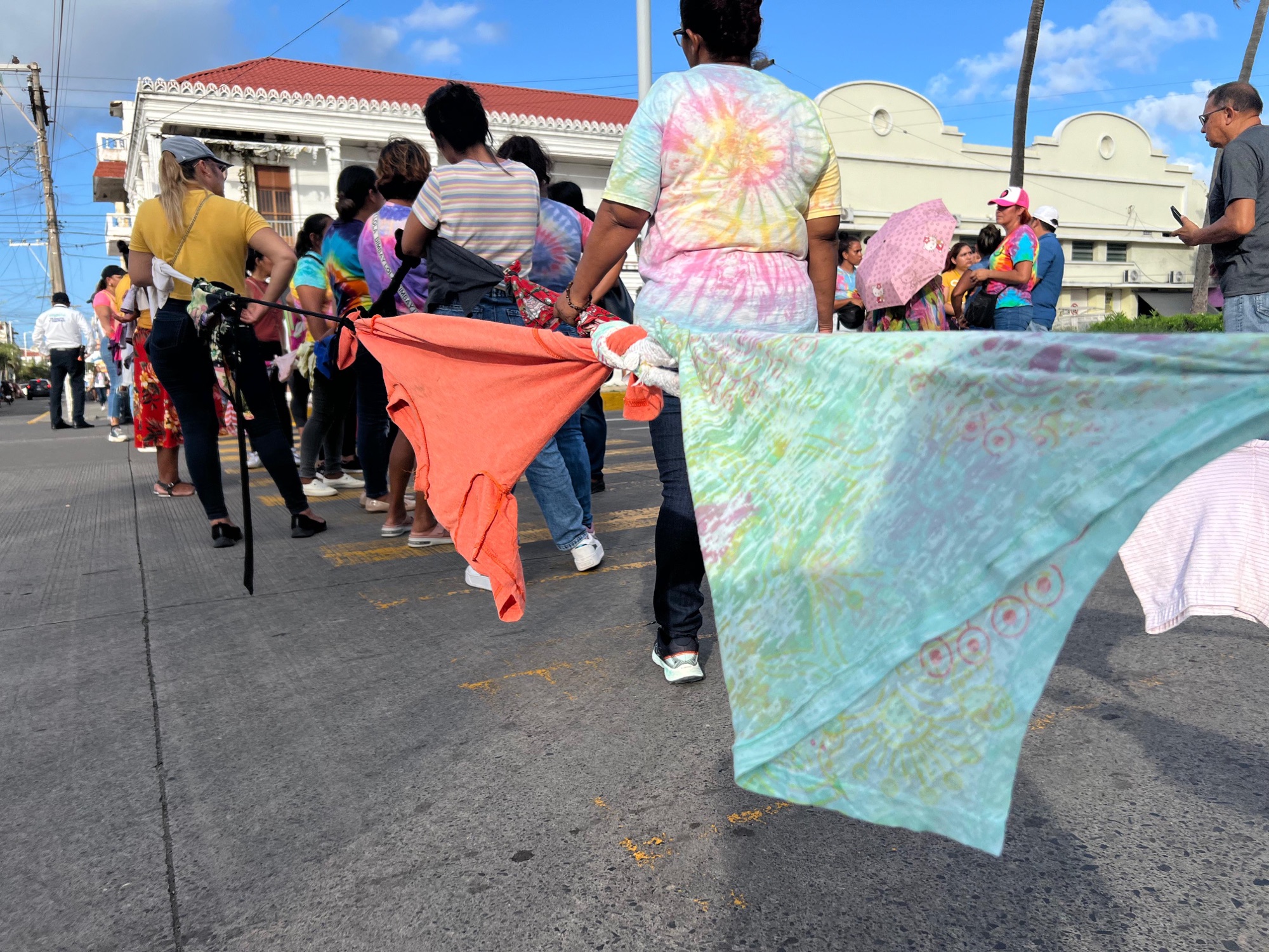 Bloquean comerciantes avenida Allende del puerto de Veracruz en protesta contra Ayuntamiento