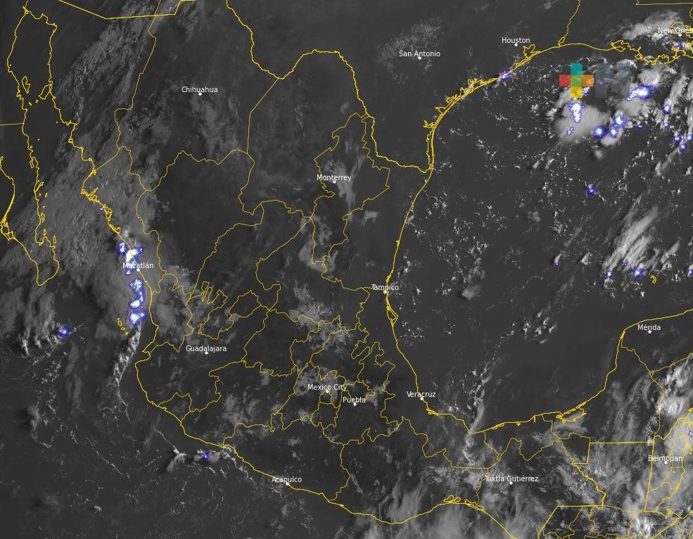 Ambiente caluroso diurno con probables lluvias y tormentas vespertinas en Veracruz