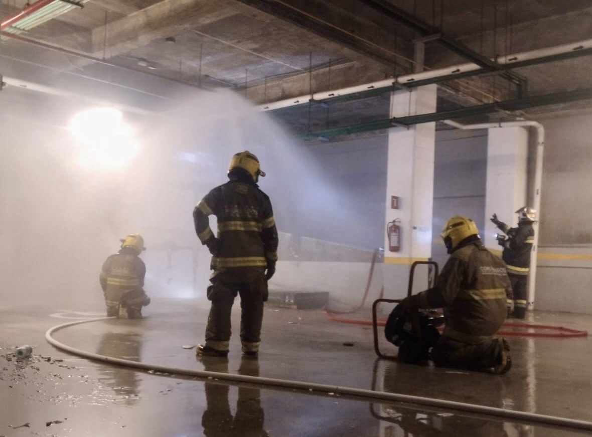 Fuerzas de tarea atienden incendio en hotel de Boca del Río