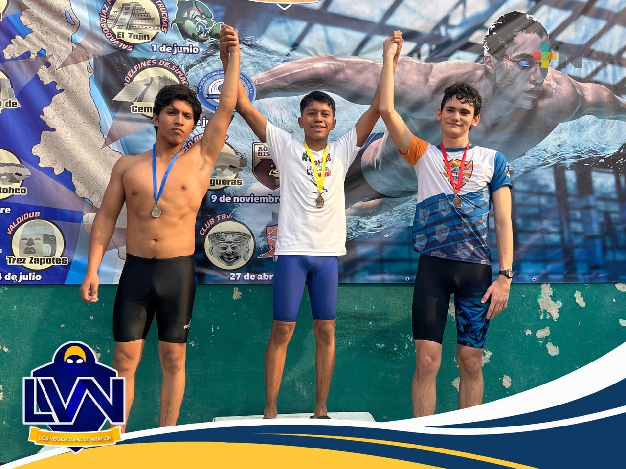 Sobresalen nadadores y nadadoras de la LVN en certamen nacional
