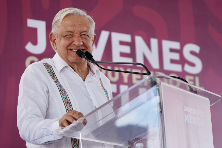 En la 4T, cada mes abandonan la pobreza cien mil personas: AMLO
