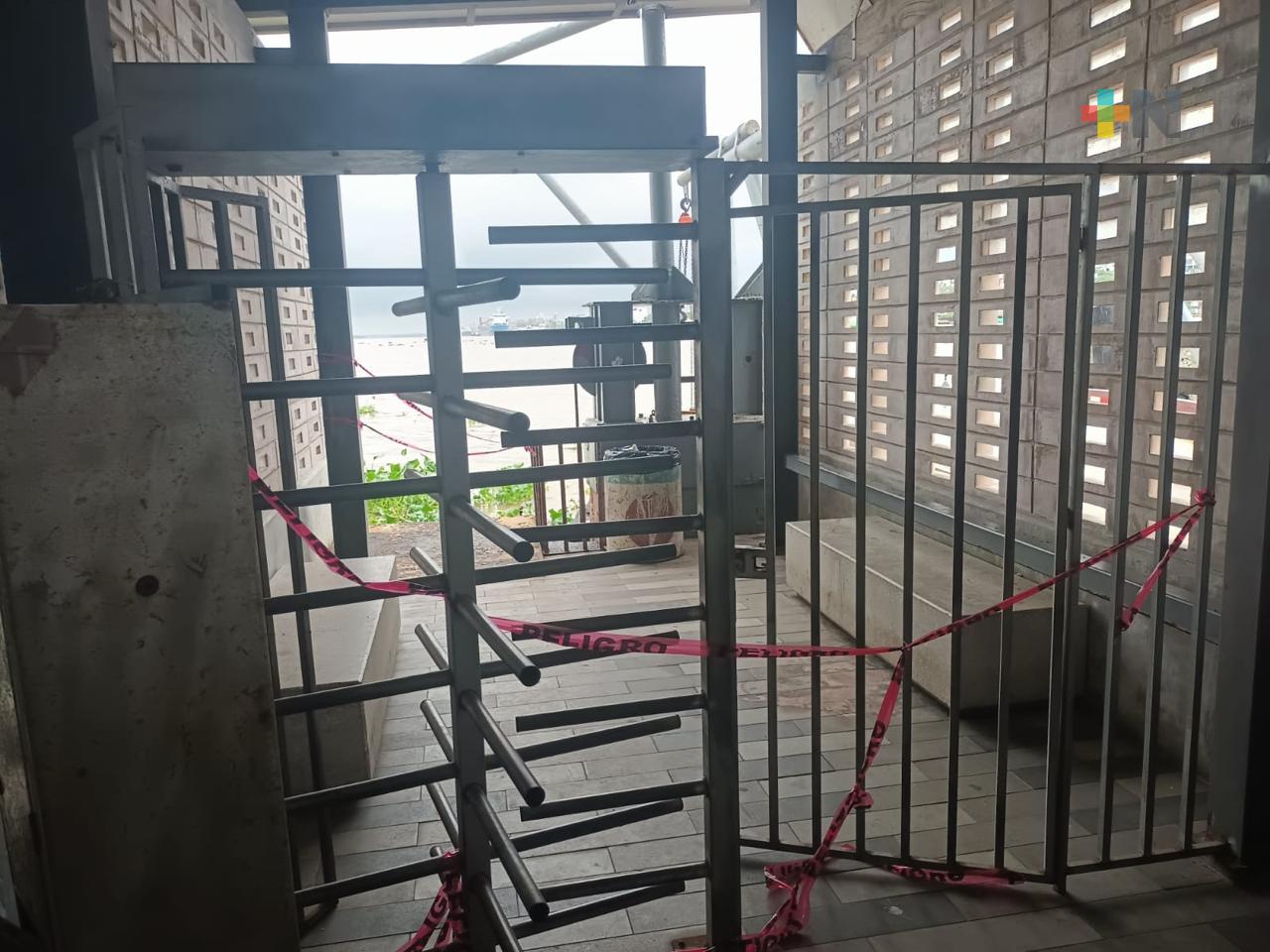 Cerrada por reparación rampa peatonal del transbordador en Villa Allende