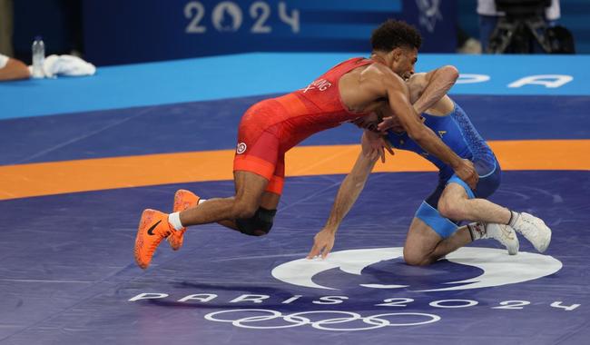 Cae Román Bravo-Young en su primera experiencia olímpica