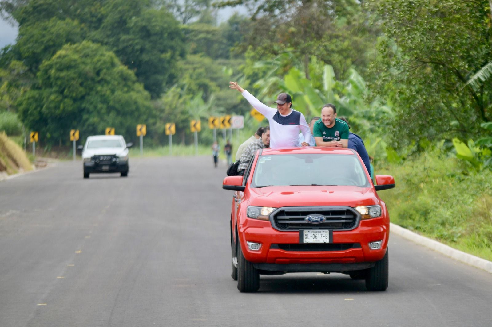 Gobernador Cuitláhuac García recorre  segunda etapa del libramiento de Coatepec