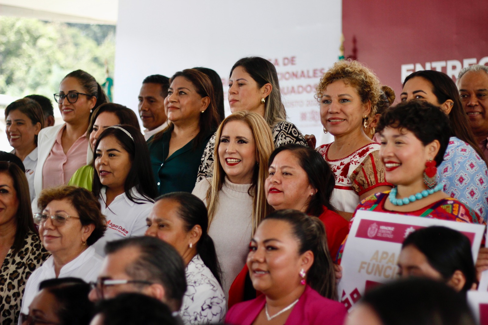 DIF Estatal de Veracruz entrega apoyos funcionales y lentes graduados