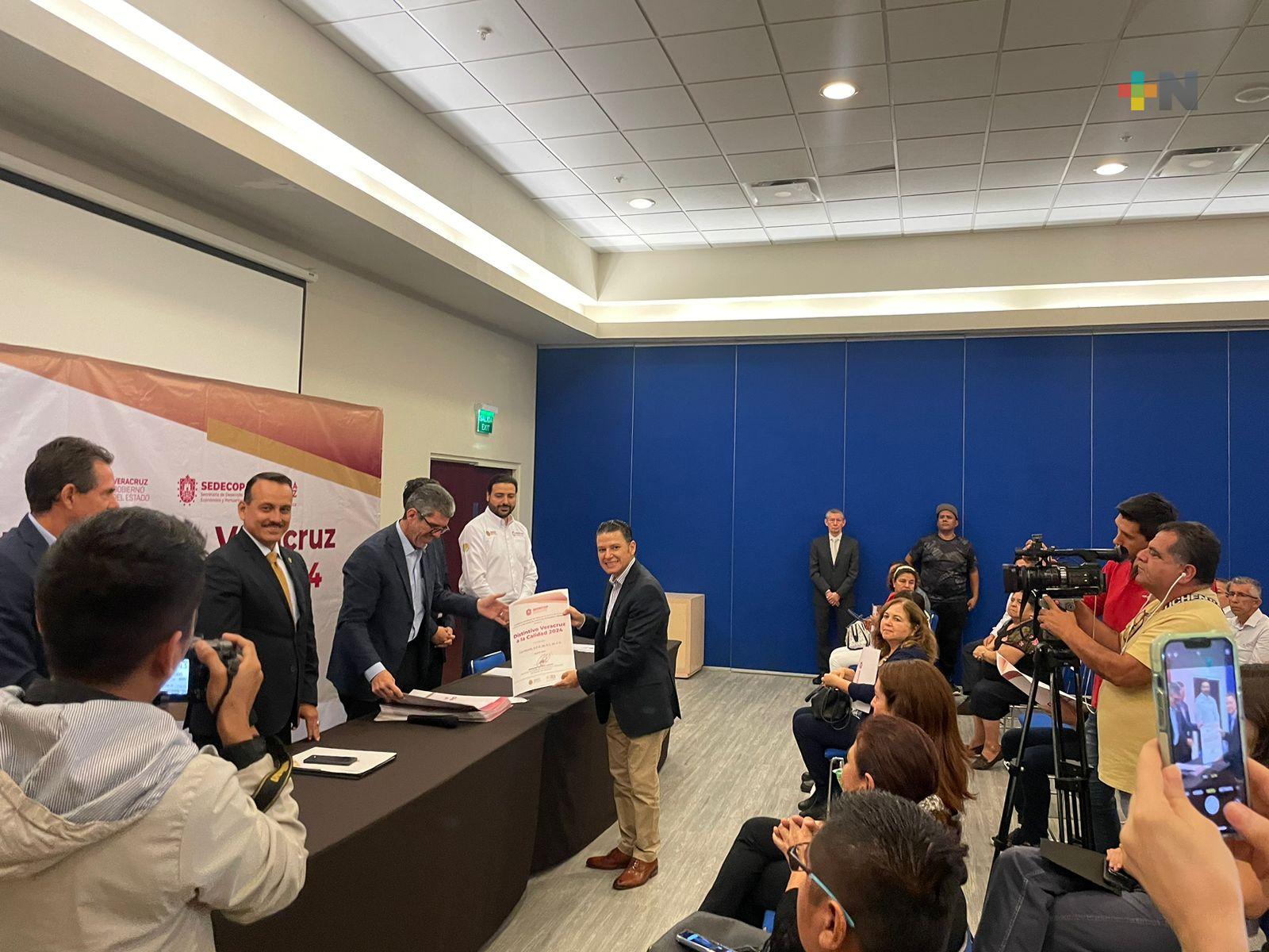 Sedecop de Veracruz entrega distintivo de calidad 2024 a 37 empresas del estado