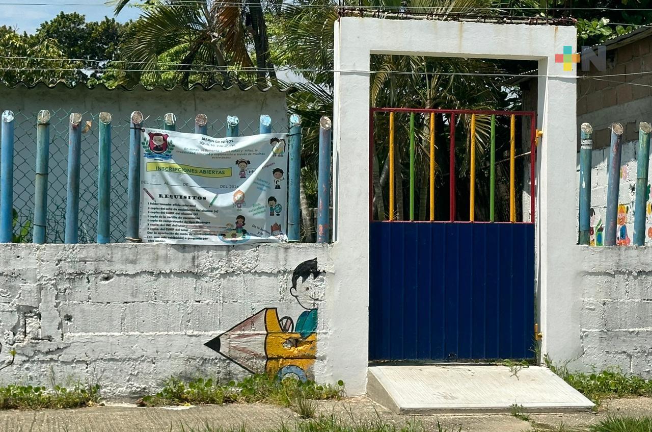 En Coatzacoalcos, 17 escuelas que buscan contar con sus escrituras