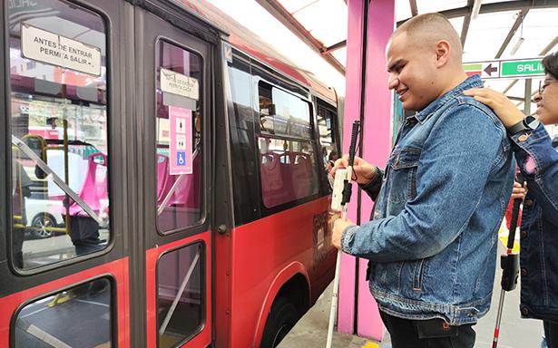 IMSS desarrolla novedoso dispositivo inteligente de apoyo para personas con discapacidad visual