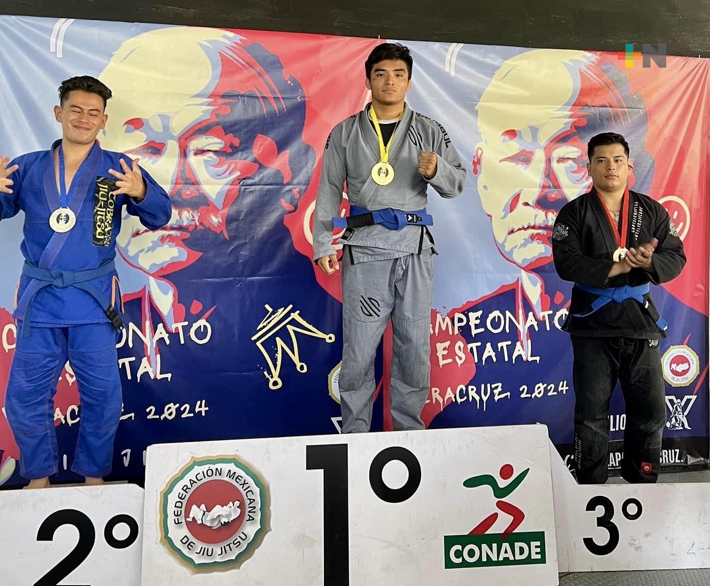 Destacan peleadores del Wolves Fighters Coatzacoalcos en Estatal de JiuJitsu