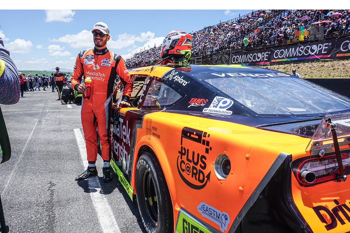 Irwin Vences dentro de los tres mejores pilotos en NASCAR México Series