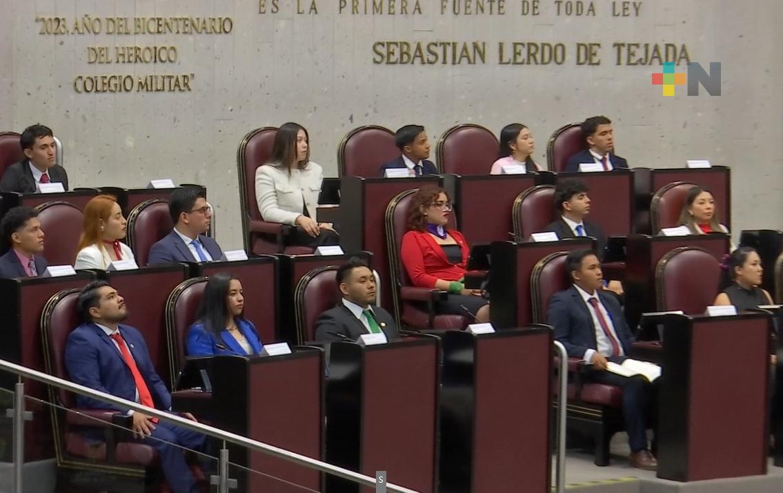 Jóvenes exponen propuestas en XIX Parlamento de la Juventud 2024