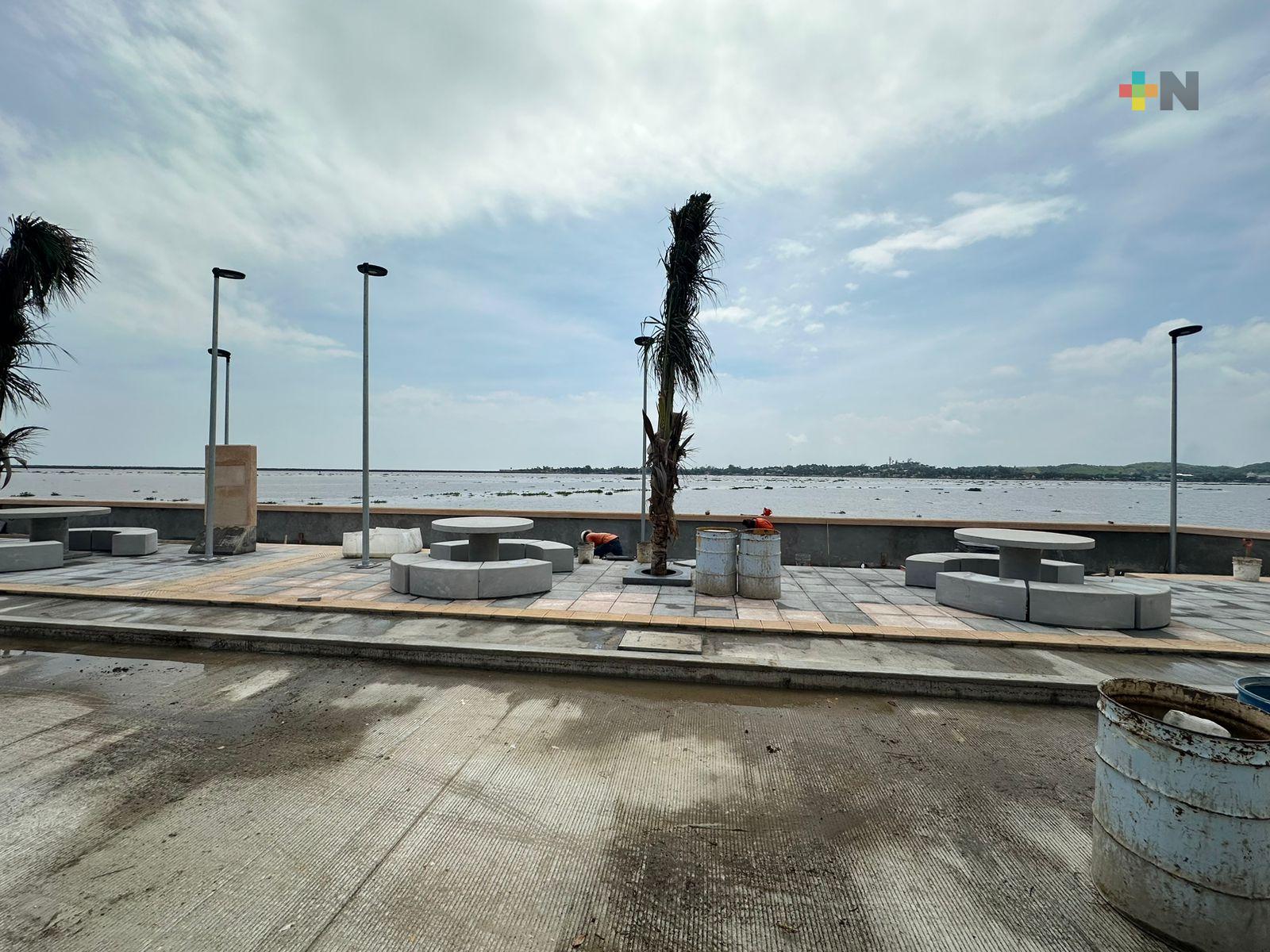 A punto de concluir remodelación del malecón antiguo en Coatza