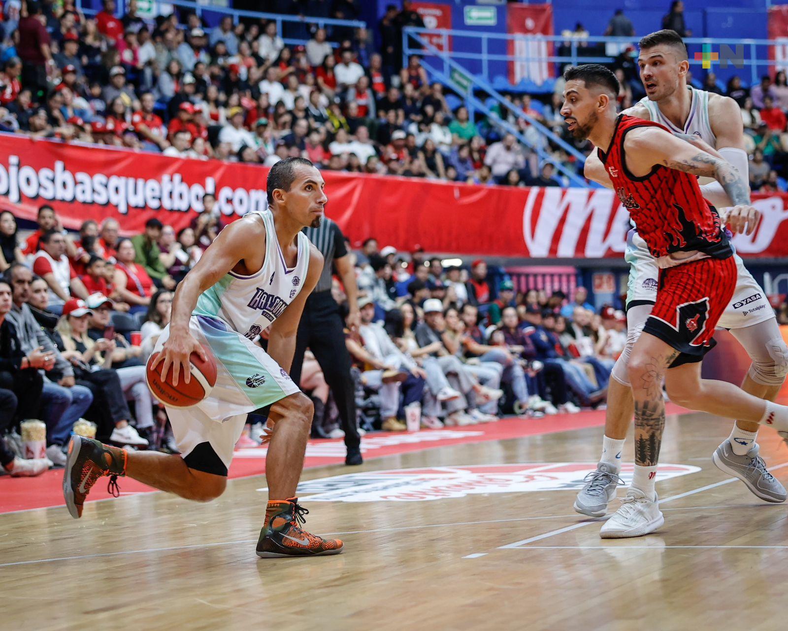 Halcones de Xalapa vence a los Diablos Rojos en CDMX